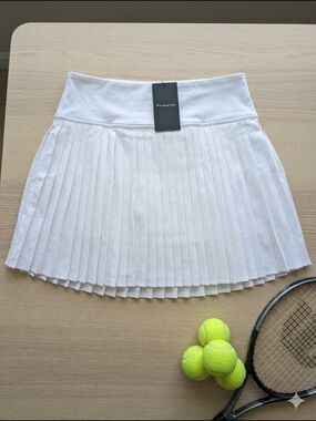 NWT FABLETICS White Pleated Tennis Skirt SIZE LARGE